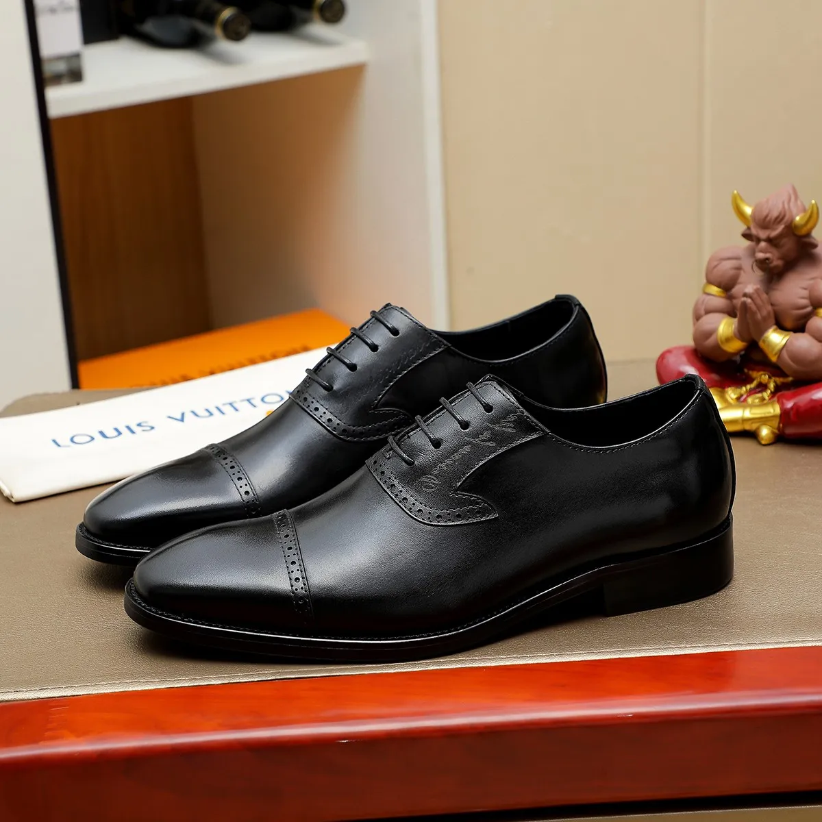 Men's shoes 💰600 💰 Louis Vuitton LV ® Autumn and Winter 🆕 models 🔛Full shoe counter First layer cowhide, 🐂Leather lined casual shoes for men, super soft outsole, a must-have for driving. Counter synchronization Original first layer cowhide Completely 1:1 mold customization 🌹Top version, color optional! Number: 38-45 (37.46. Customized)